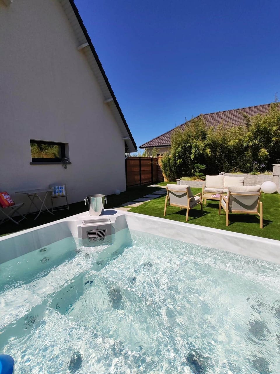 Outdoor spa tub