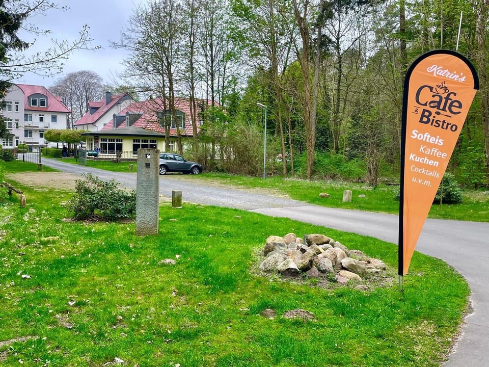 driveway to the building