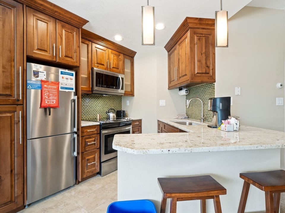 Indoors, Appliance, Refrigerator, Kitchen, Microwave