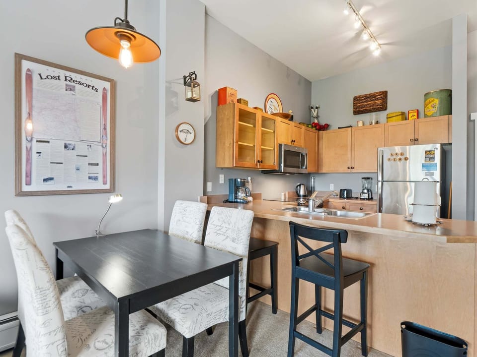Furniture, Table, Indoors, Dining Room, Dining Table