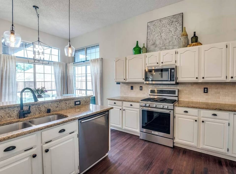 Bright, fully stocked kitchen with modern appliances, ready for family meals or coffee mornings.