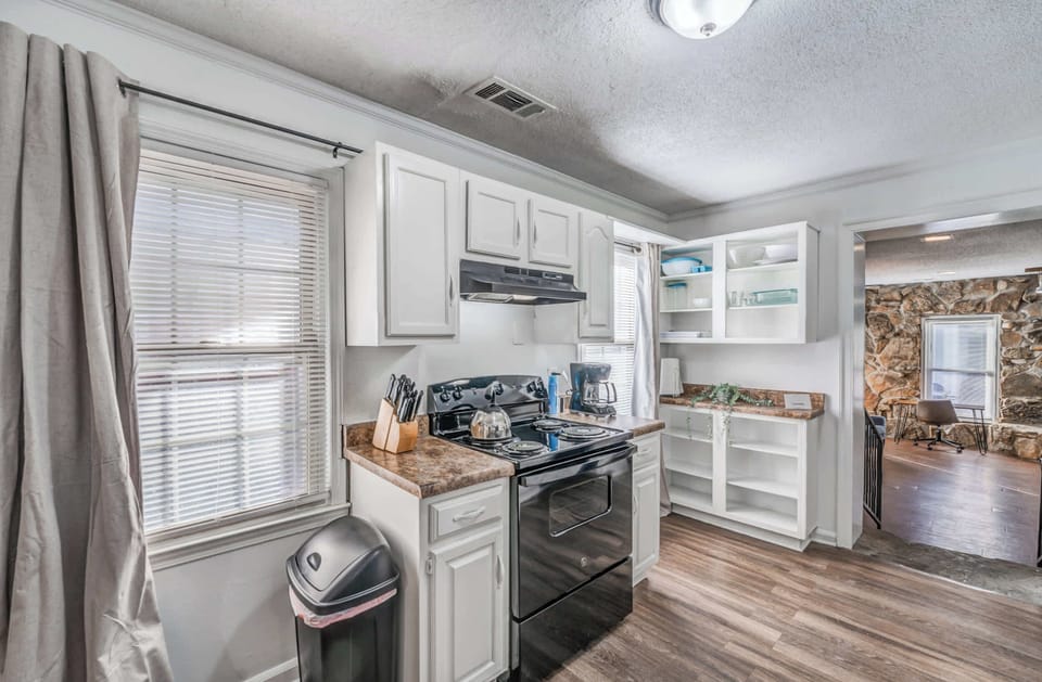 Full kitchen 
