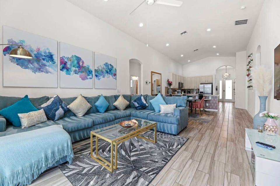 Communal lounge / TV room,Living Room