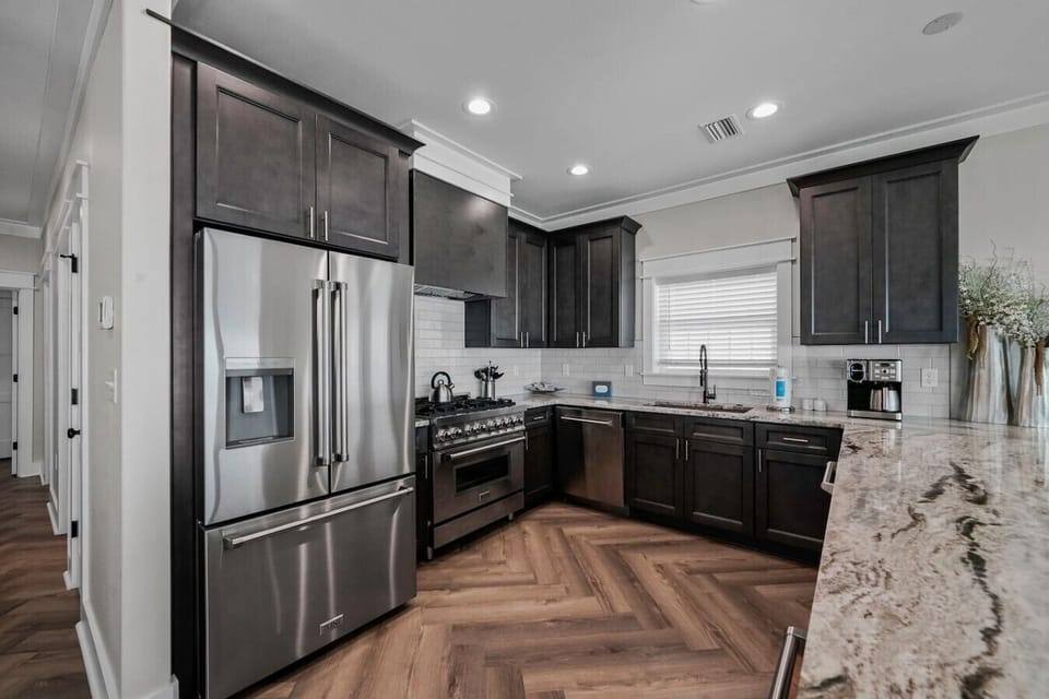 full kitchen