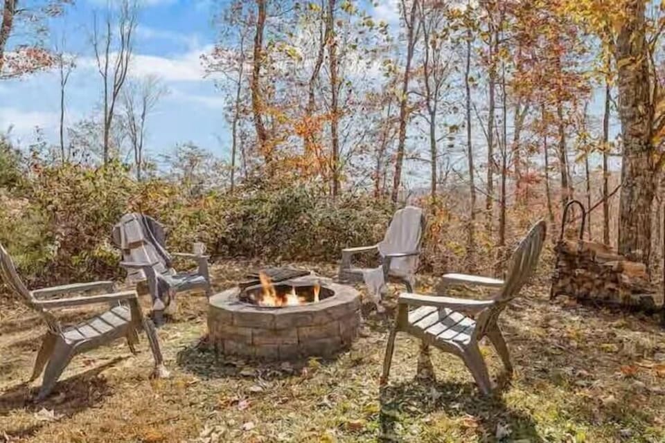 Gather around the fire pit and enjoy cozy evenings under the stars. Whether sharing stories, roasting marshmallows, or simply taking in the peaceful surroundings, this outdoor space is the perfect place to unwind.