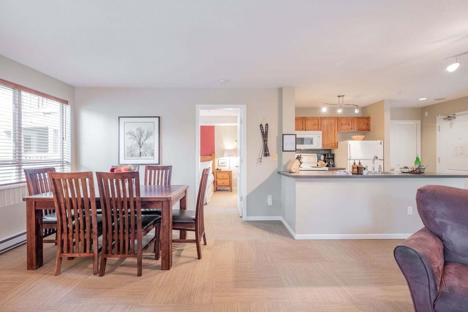 Dining area: Seats six people