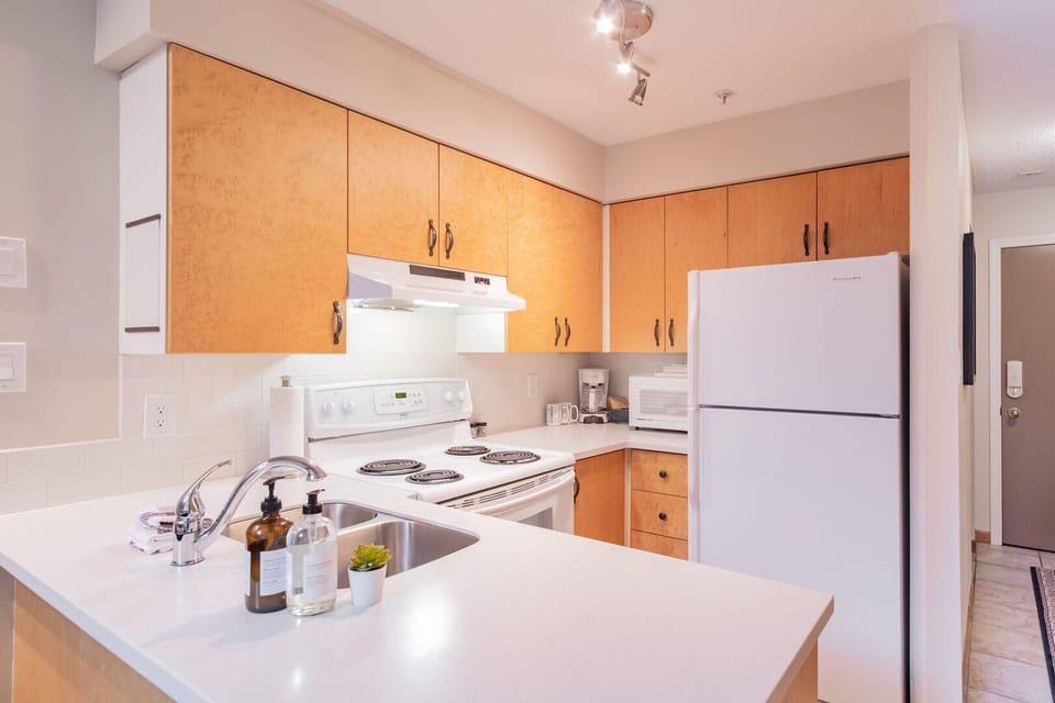 Full kitchen: High-end appliances