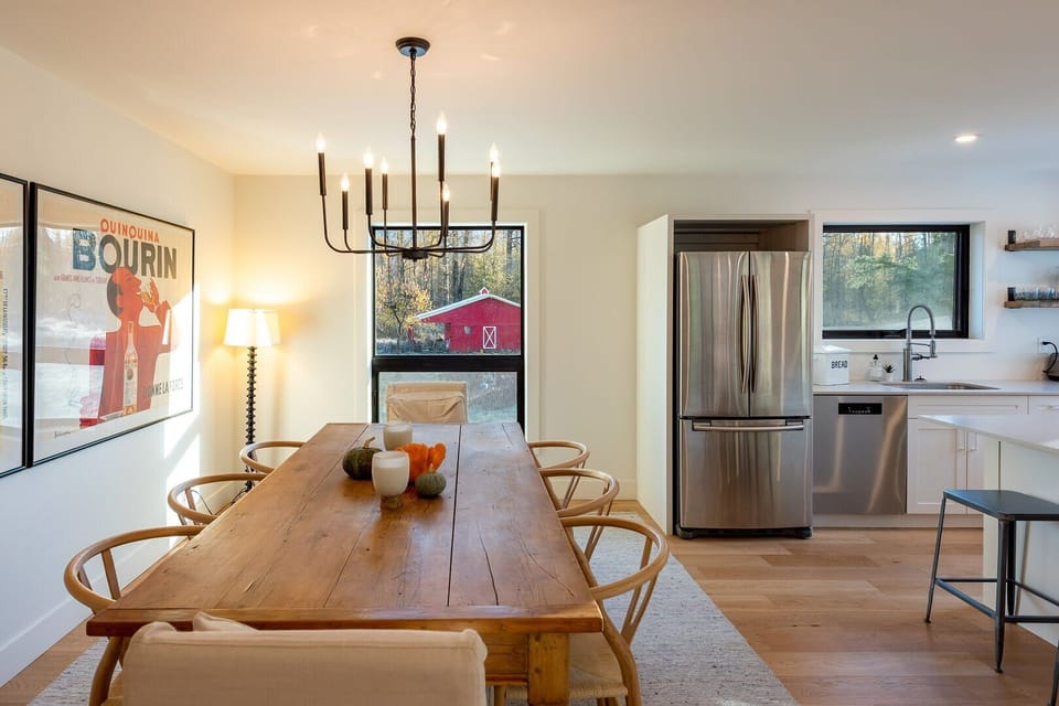Dining area: Seats eight people