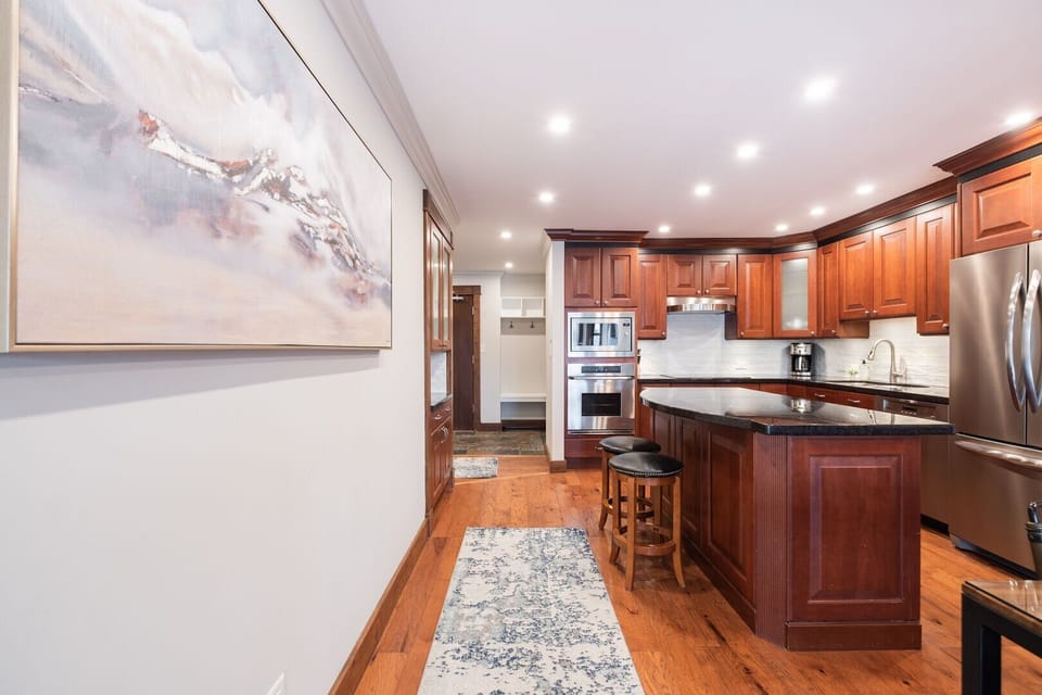 Full kitchen: Breakfast bar
