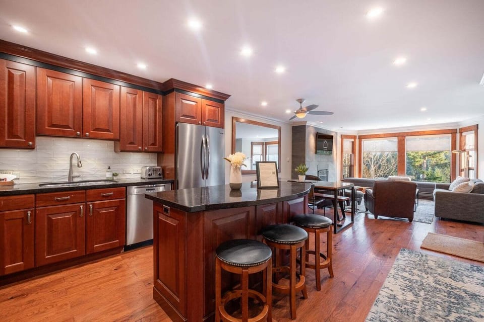 Full kitchen: Breakfast bar