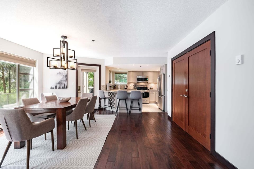 Dining area and full kitchen