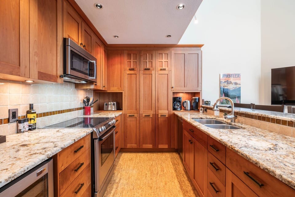 Full kitchen