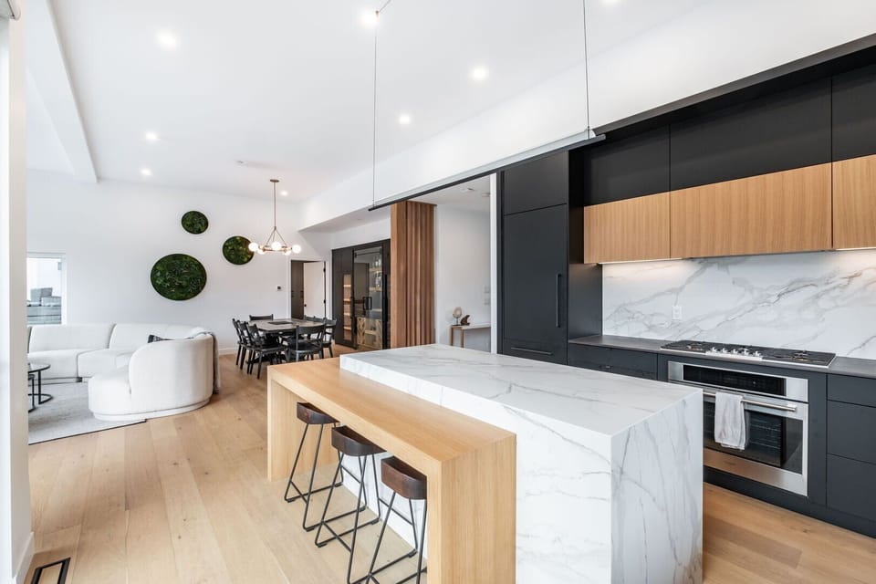 Full kitchen: High-end appliances
