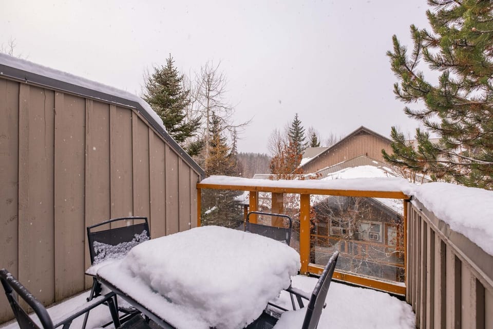 Second private balcony: Complex, mountain and forest views