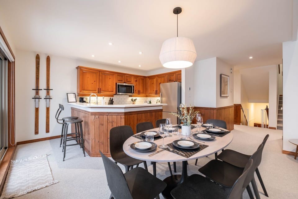 Dining area: Seats eight people