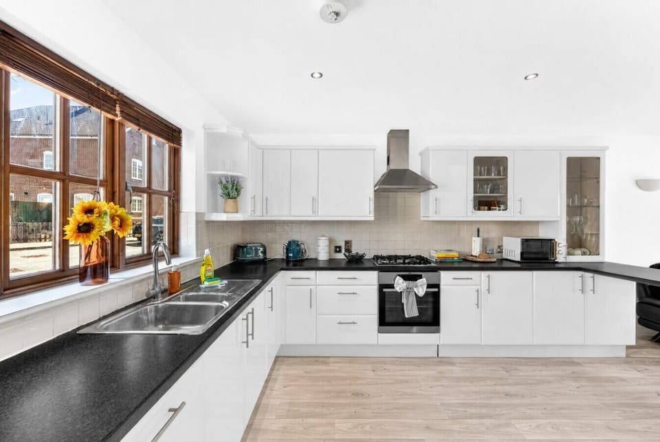 A fully equipped kitchen with everything you need to prepare a home cooked meal.