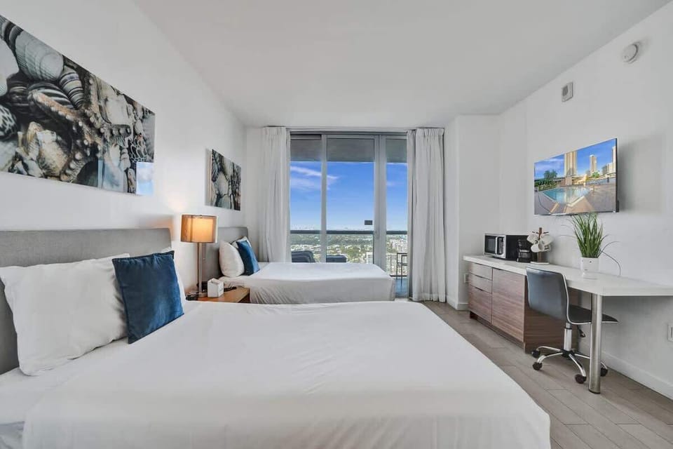 Cozy room with 2 double beds and a city view