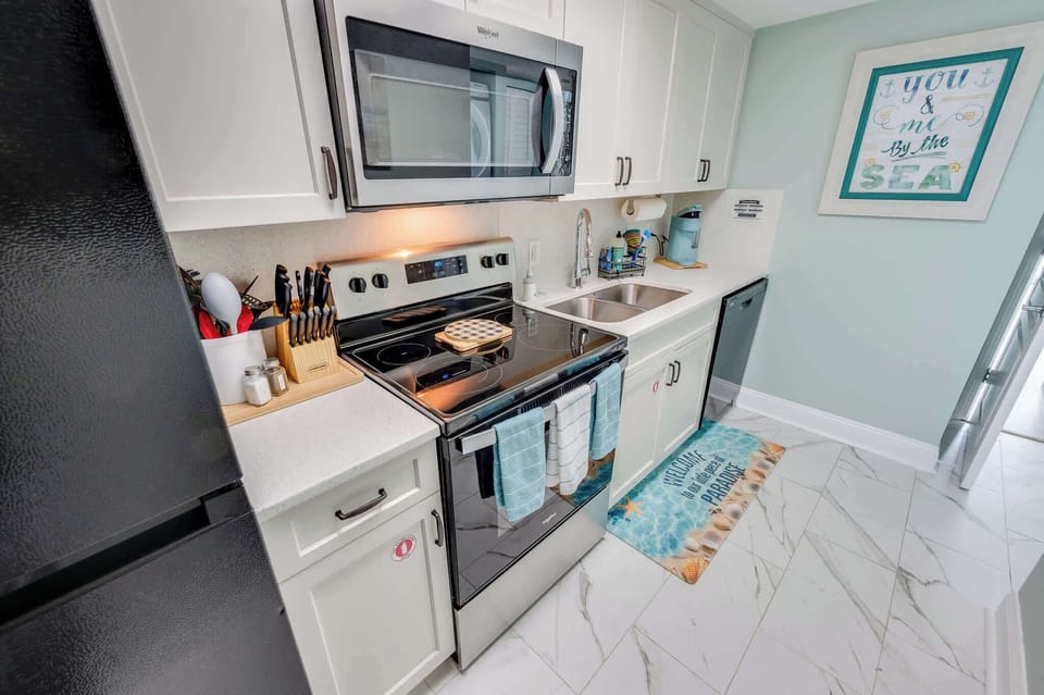 Equipped  Kitchen for Easy Dining 🍽️
