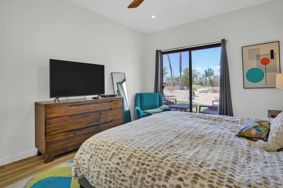 Cozy, quiet, and equipped with a Smart TV—everything you need for a relaxing stay.