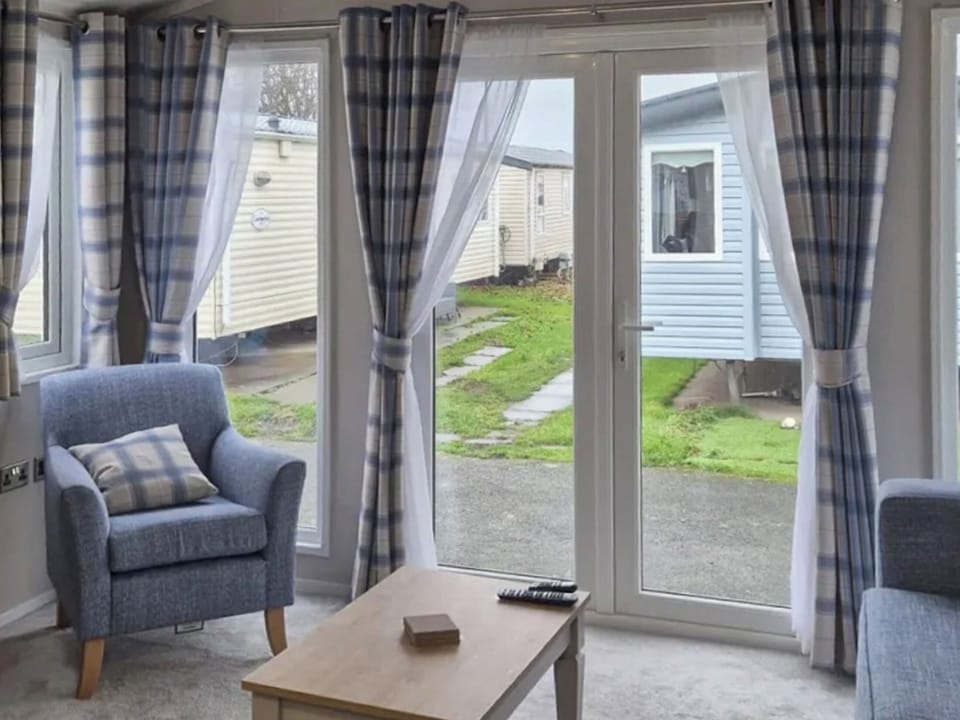 Open plan living space | Sunseeker Y Wyddfa - North Wales Holidays, Towyn