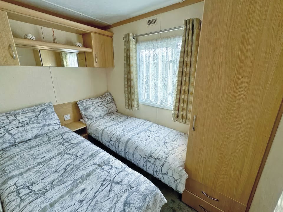 Twin bedroom | Carnaby Melrose - North Wales Holidays, Towyn