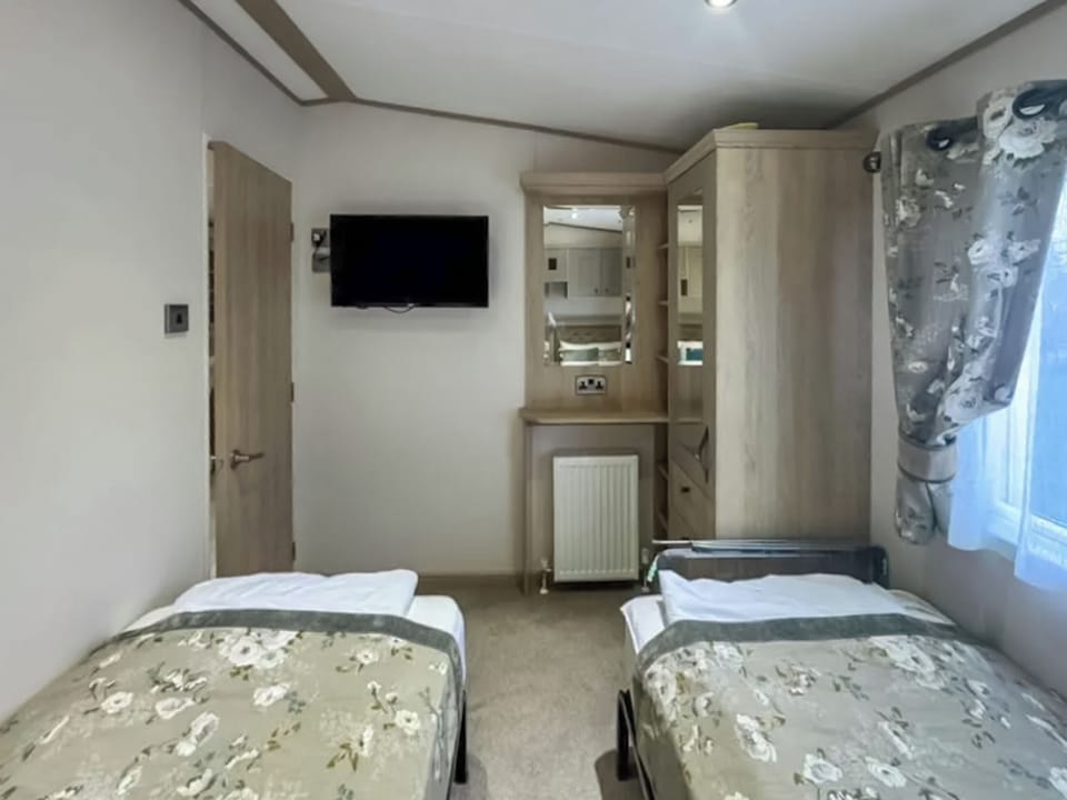 Twin bedroom | ABI BeaumontTy Mawr, Towyn