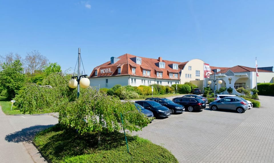 Park conveniently on-site and head straight to the lobby.