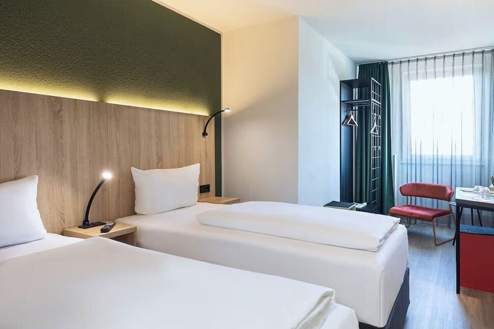Unwind in bright twin beds with soothing natural daylight.