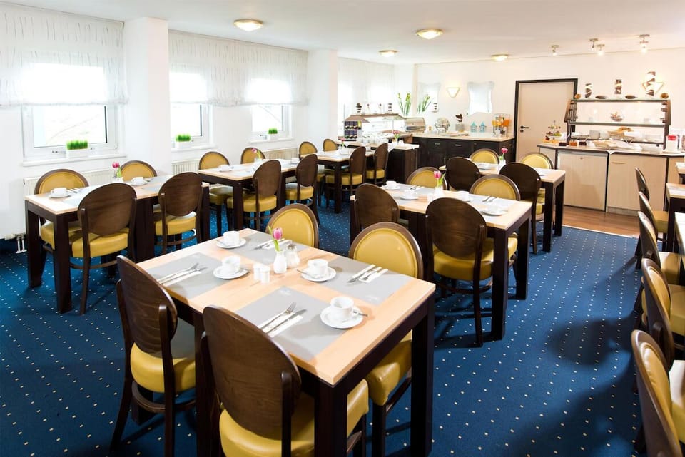 Choose your favorite table and linger over an easy breakfast.