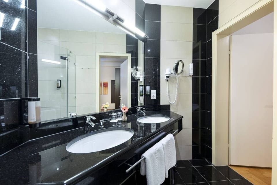 Get ready easily with expansive mirrors and generous counter space