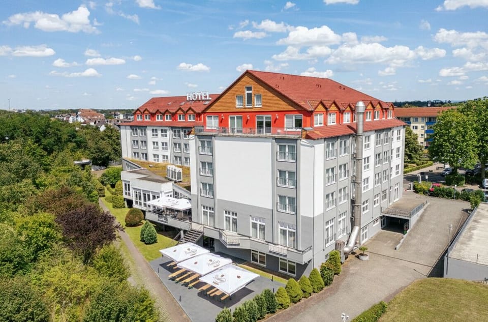 Arrive to a bright, spacious hotel surrounded by greenery.