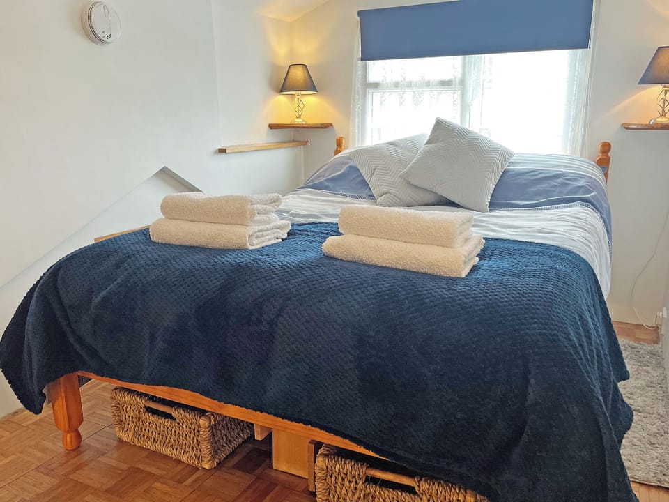 Double bedroom | Mole Cottage - Henwood Holidays, Liskeard