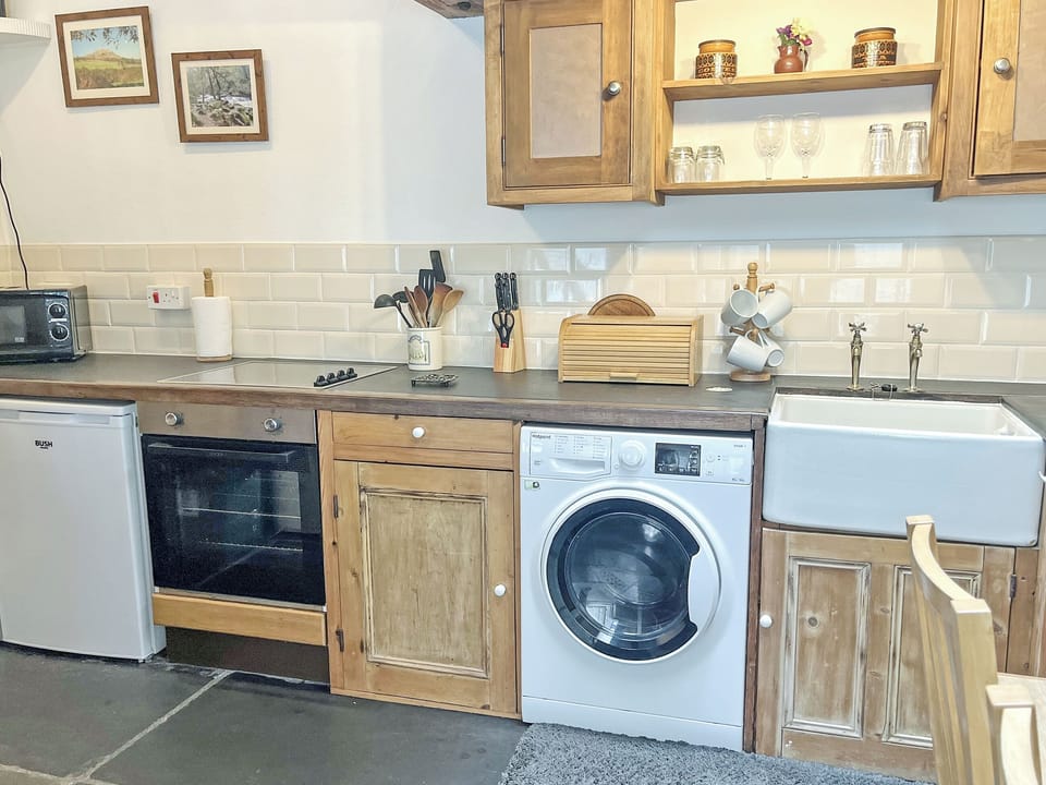 Kitchen area | Mole Cottage - Henwood Holidays, Liskeard