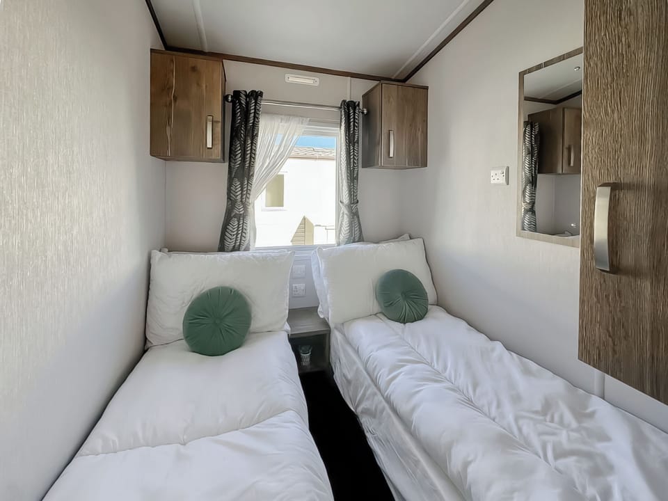 Twin bedroom | Carnaby Oakdale - North Wales Holidays, Towyn