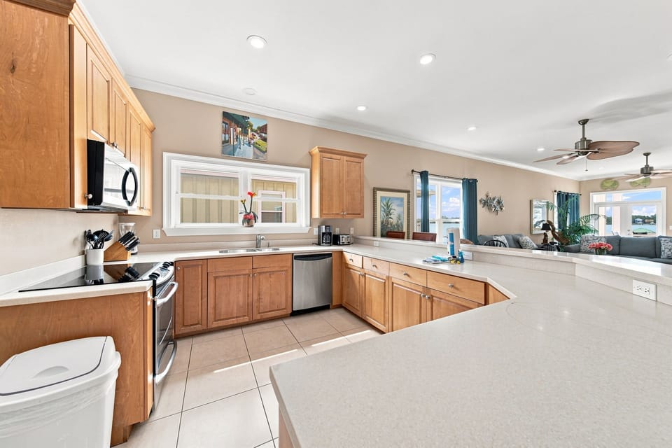 Fully equipped kitchen with wood cabinetry