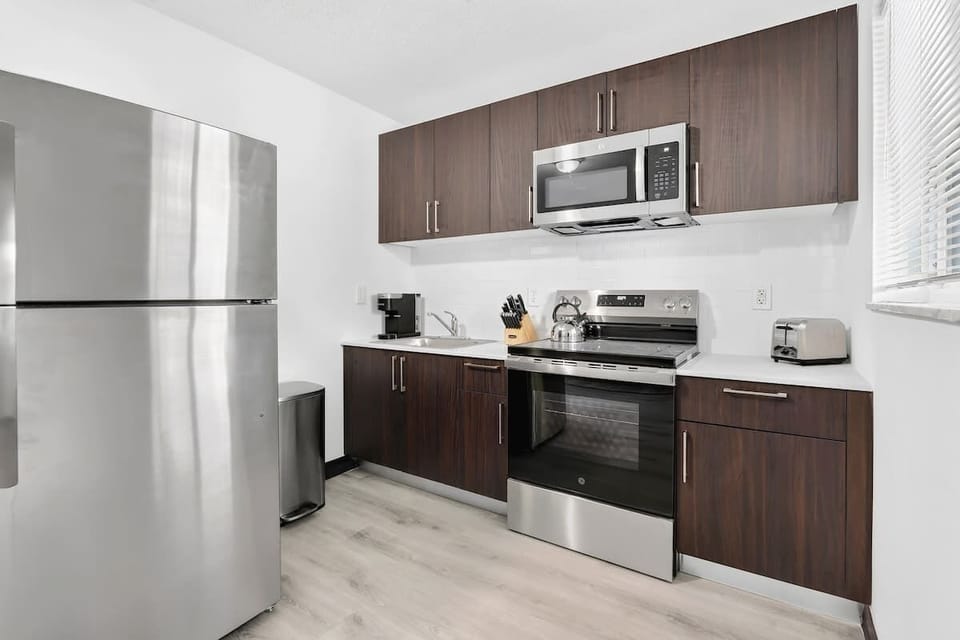 Whip up anything from a quick breakfast to a home-cooked dinner in the fully equipped kitchen.