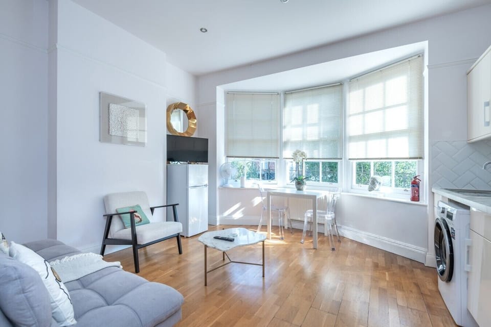 An open space to relax, dine, and spend time together.