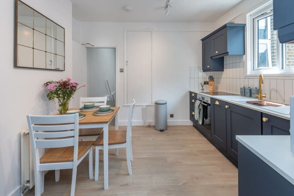Cook, dine, and catch up in one bright open space.