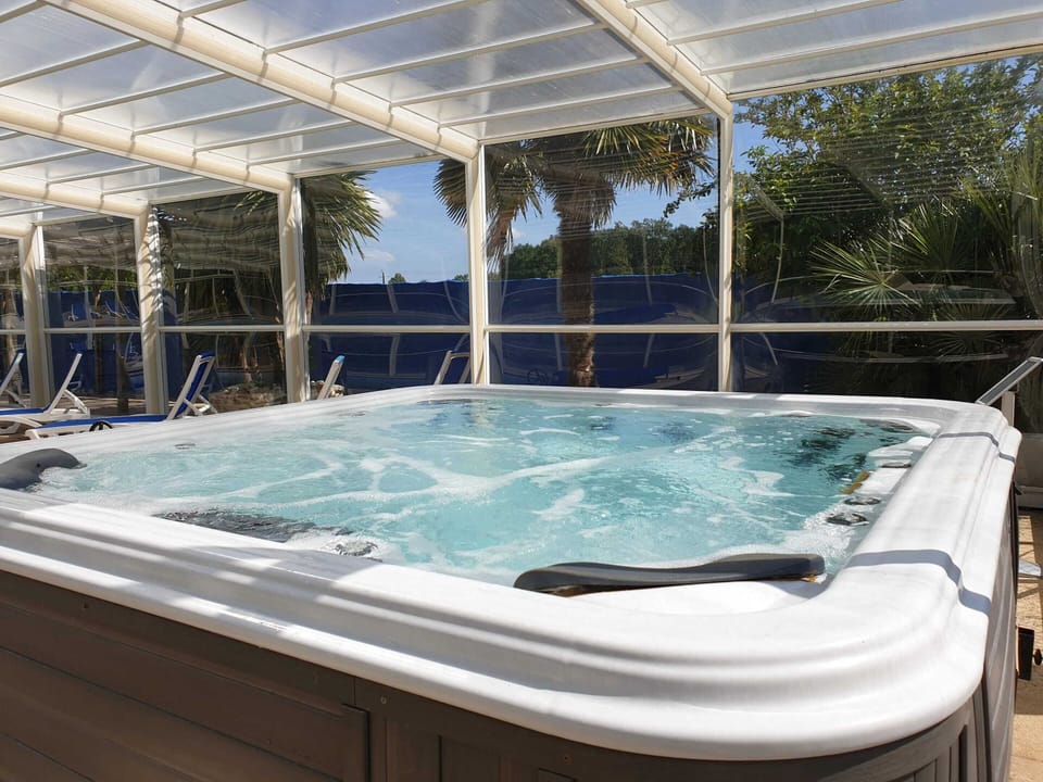 Jacuzzi
