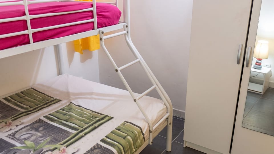 Bunk bed
