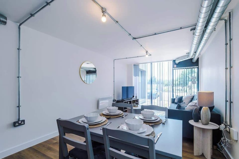 Share meals and great moments at the dining table, with comfortable seating and plenty of natural light.