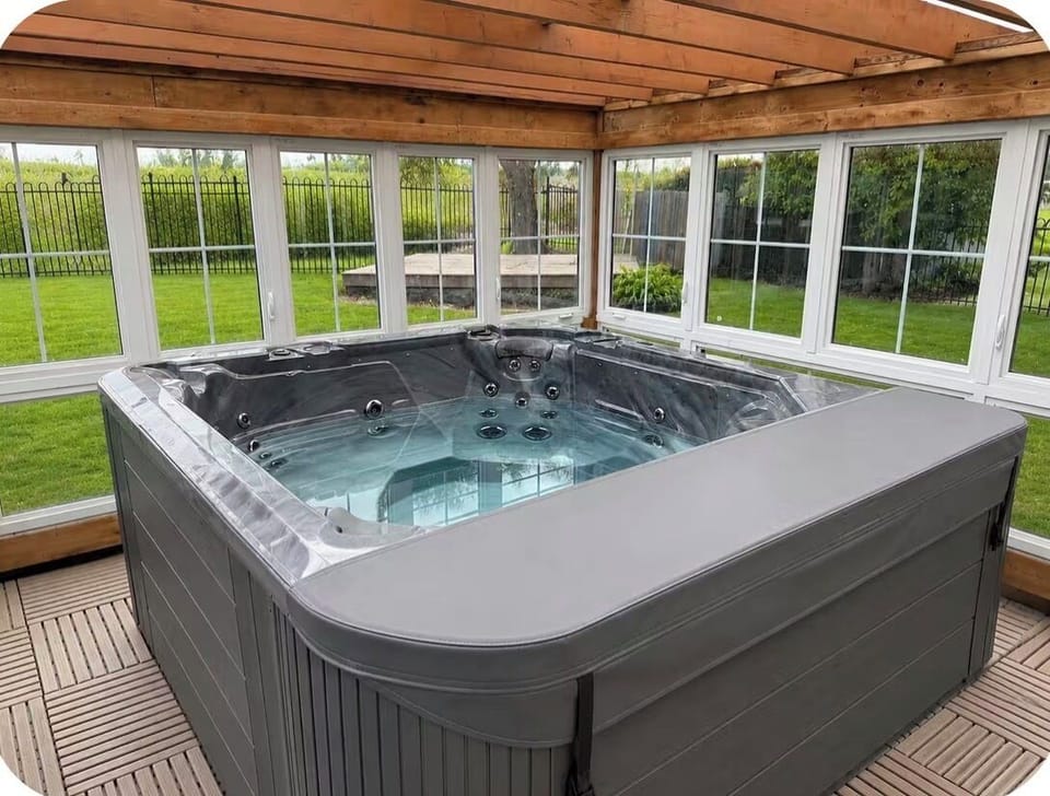 Indoor spa tub
