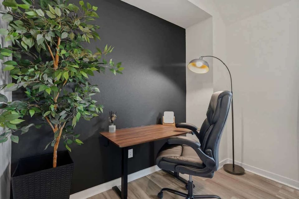 [Workspace, Upstairs] Creative workspace - Desk & Open Vibes