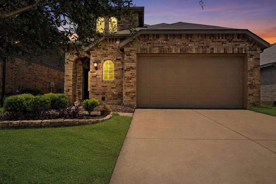 [Front View] Arrive with ease — Plenty of space to settle in, with a maximum of 4 cars allowed (2 cars in the private garage and keep 2 cars on the driveway)