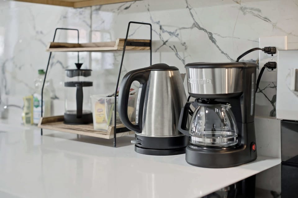 Coffee & Tea Bar | Ground coffee & tea included