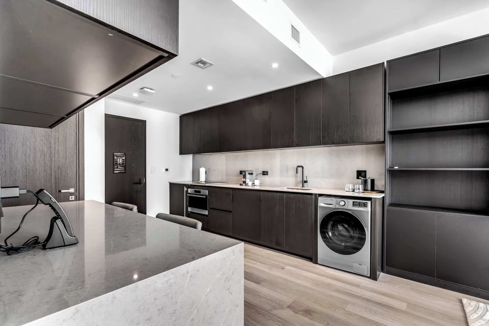 The full kitchen is well equipped for an unforgettable getaway​
