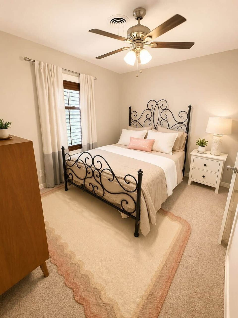Middle Bedroom