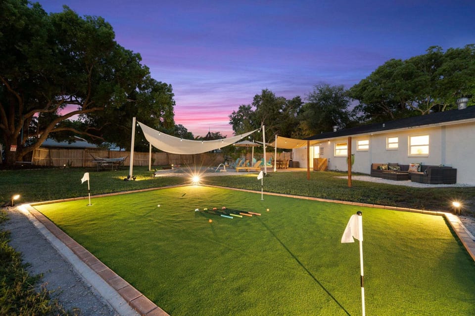 Putting Green - Night