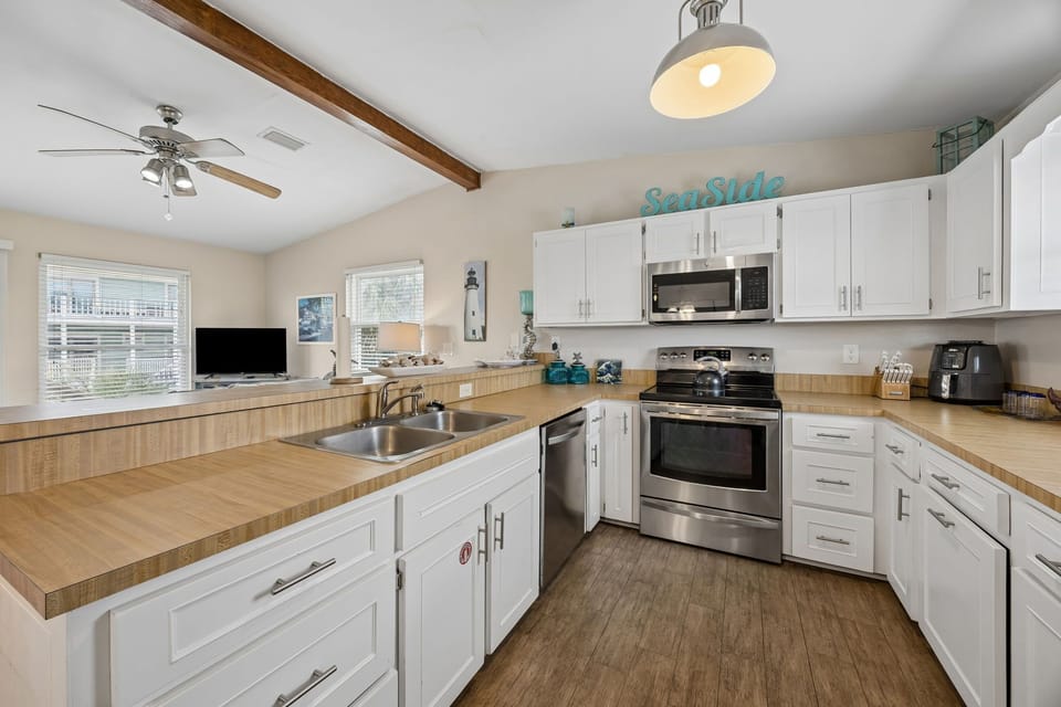 Full kitchen