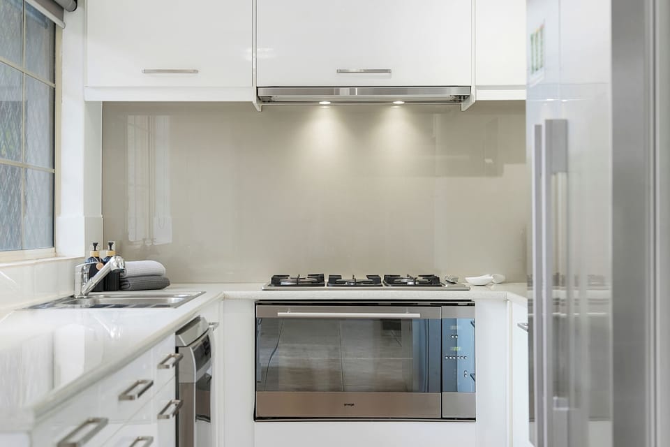 Cook with ease in this fully equipped kitchen.